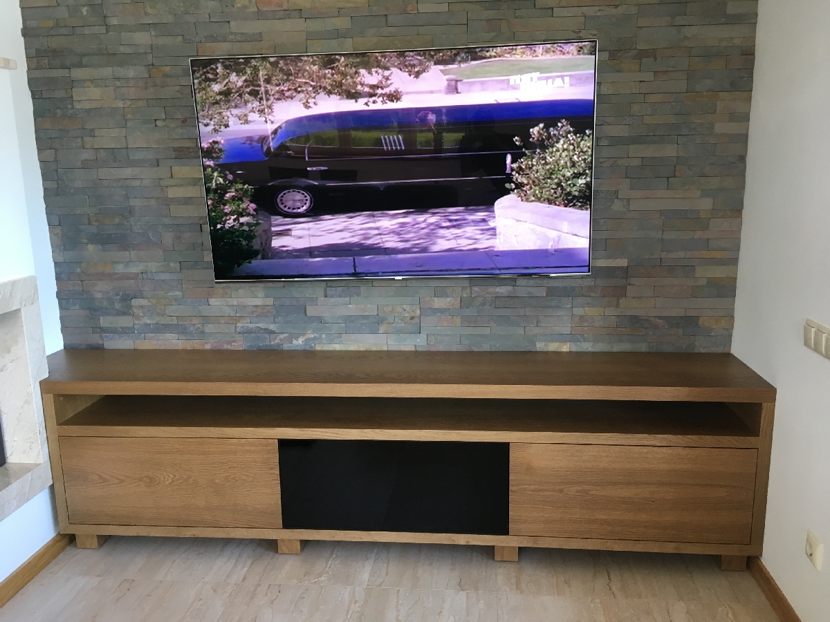 TV plaukts ar atvilktnēm