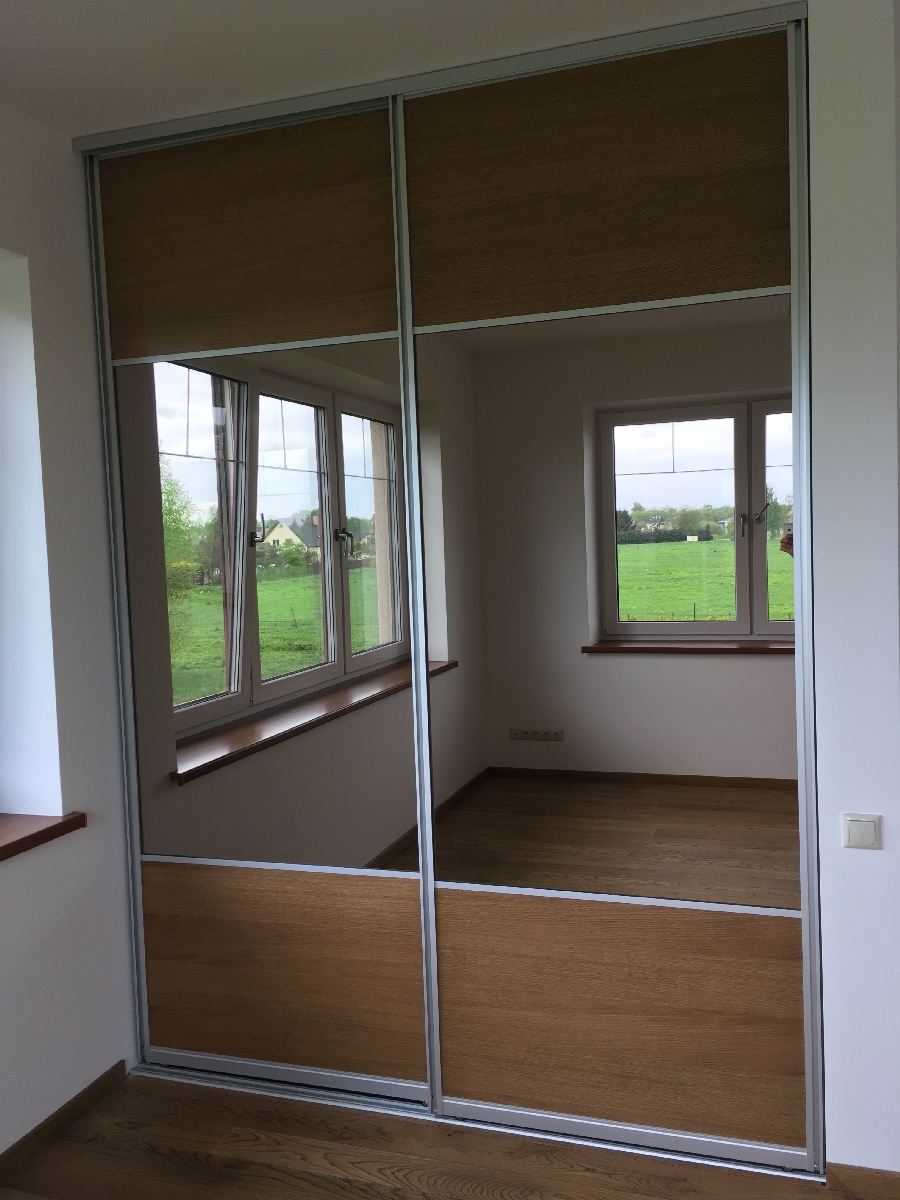 Iebūvējamais skapis ar bīdāmām durvīm