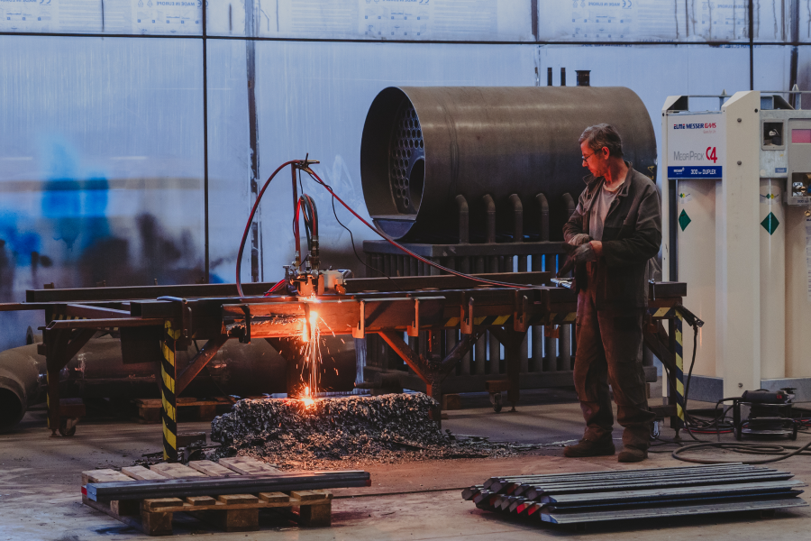 Metāla plazmas griešana rūpnīcā – precīza metālapstrāde industriālajiem projektiem