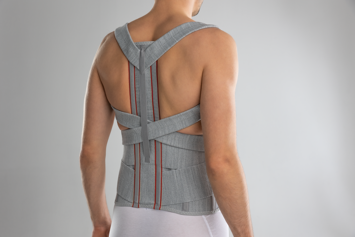 Muguras stājas korektors ar metāla ieliktņiem