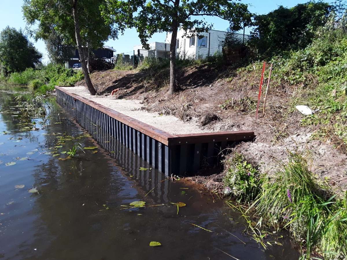 Ūdenstilpņu rakšana un krasta līnijas nostiprināšana