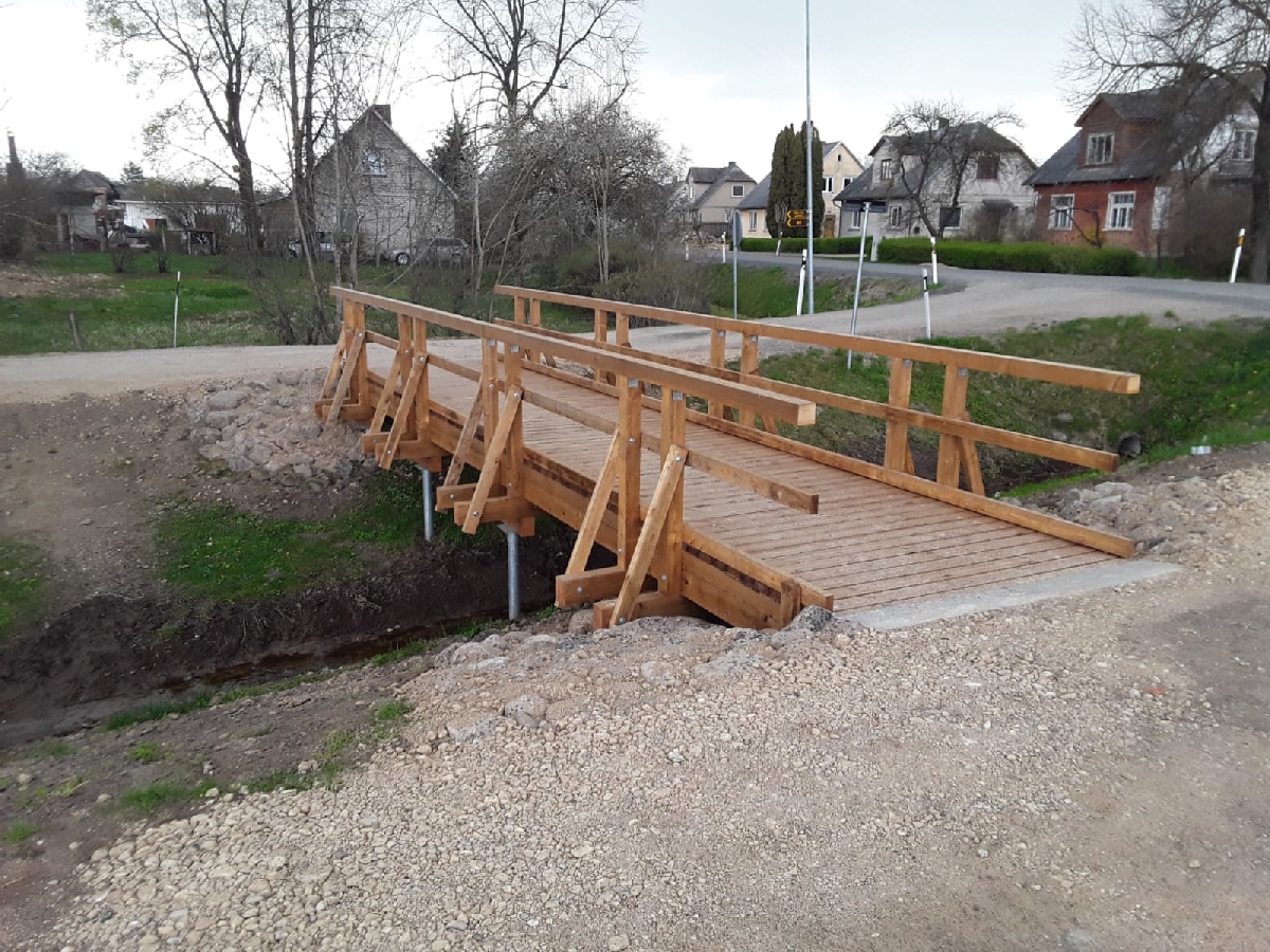 Ūdenstilpņu rakšana un krasta līnijas nostiprināšana