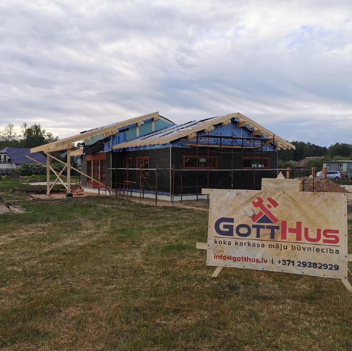 Privātmājai pabeigta montāža