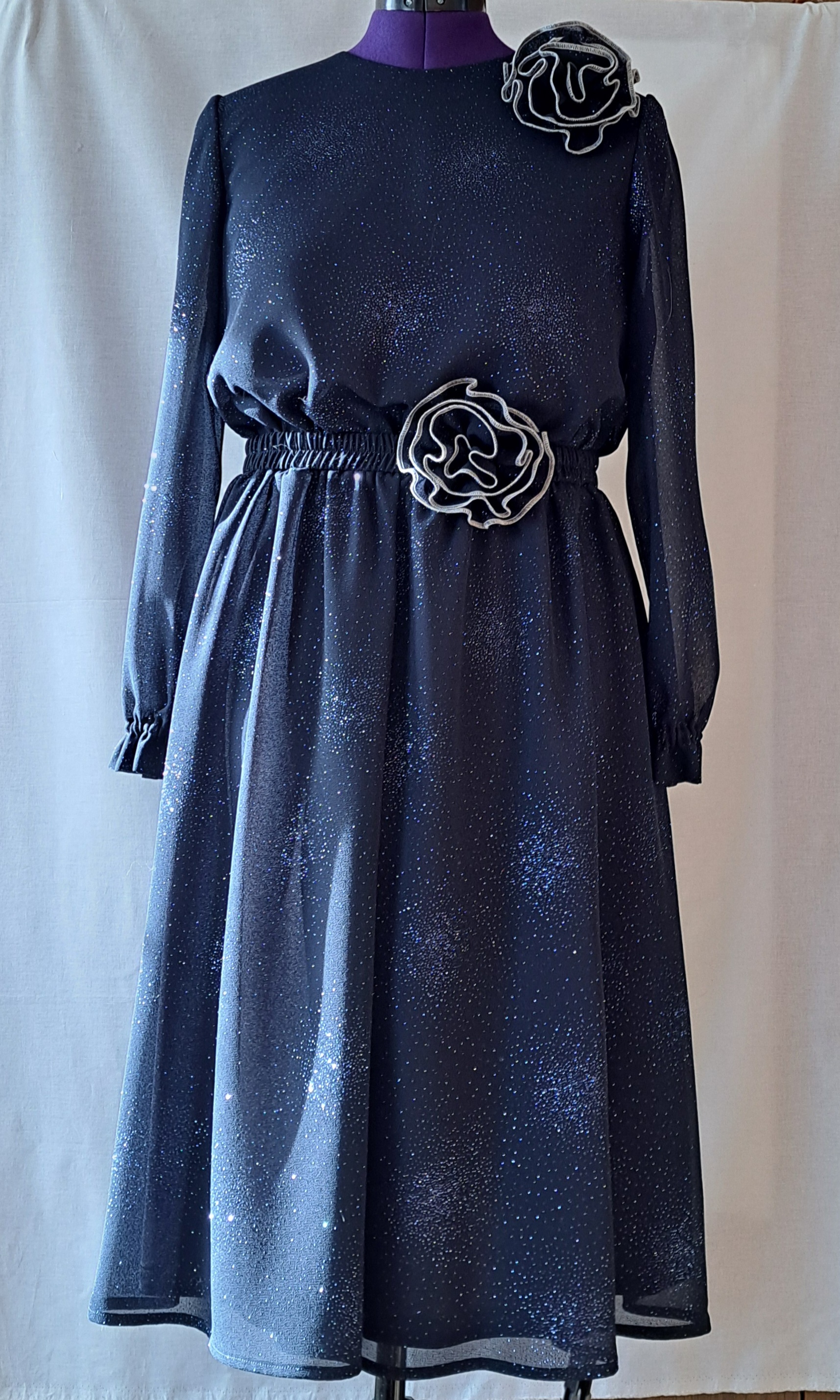 Kleita tumši zila sievietēm