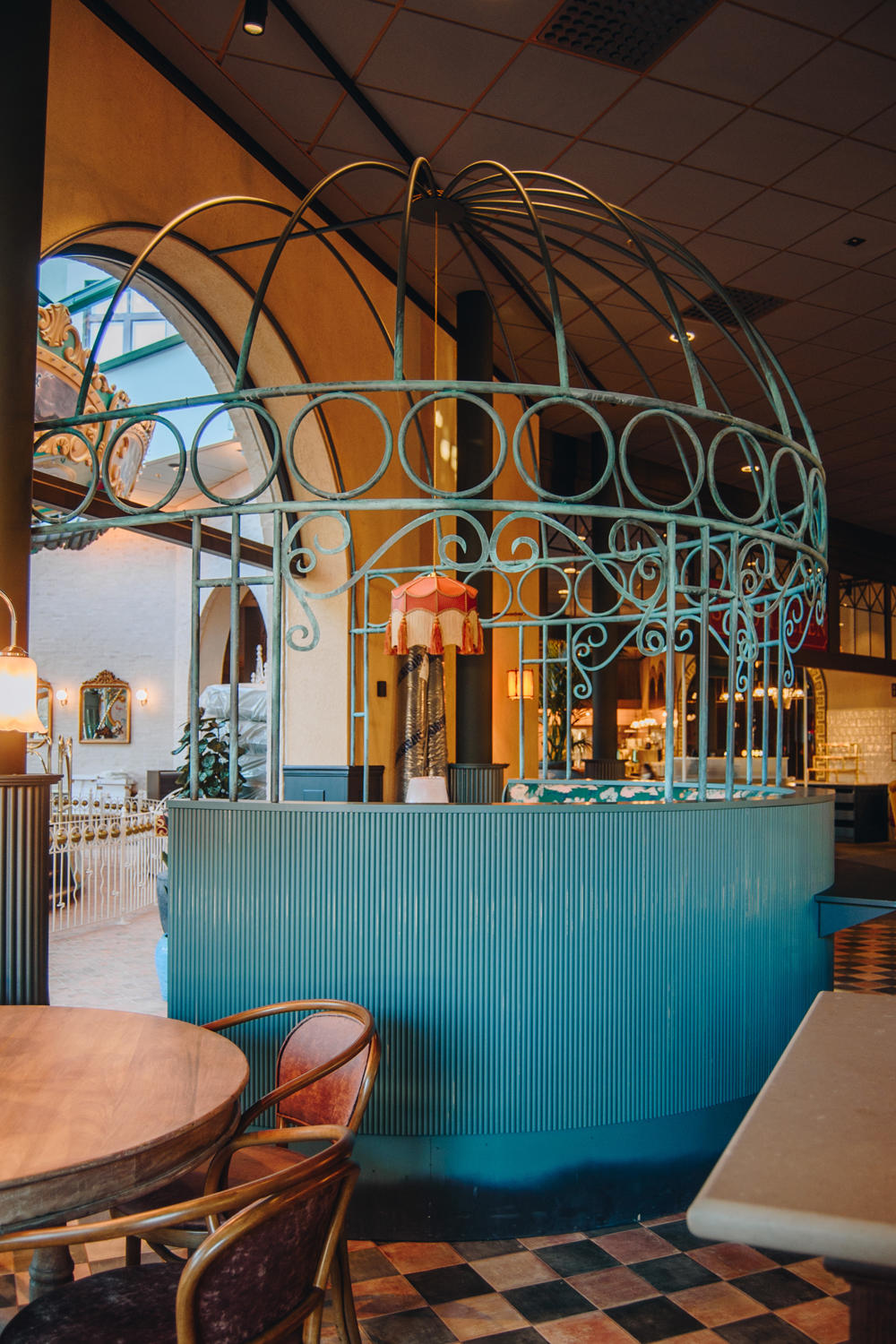 Inovatīvi restorānu un bāru dizaina risinājumi, kas rada neaizmirstamu pieredzi apmeklētājiem.