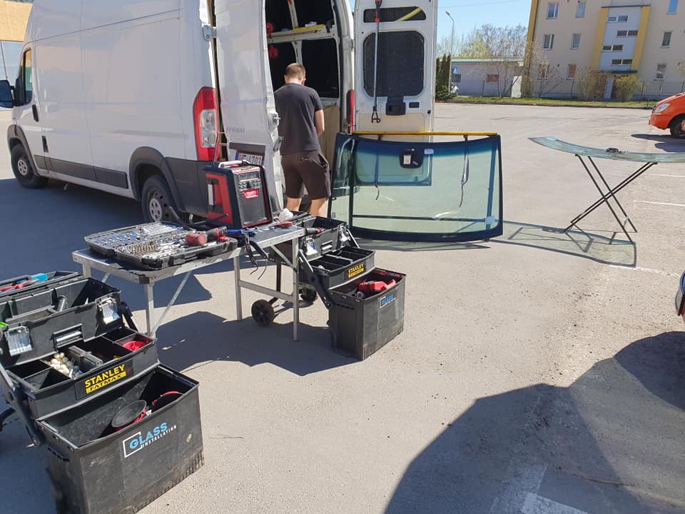 Vējstiklu maiņa