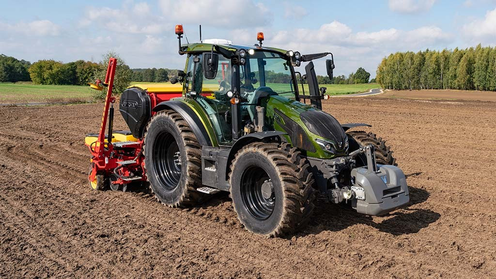  Valtra traktortehnikas remonts, serviss Saldū, Brocēnos