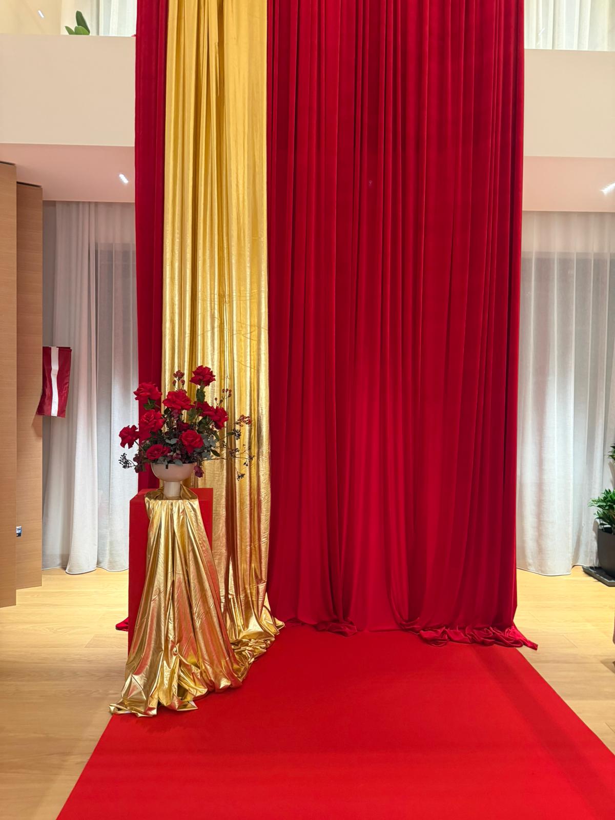 Kāzu un svētku ziedu dekori