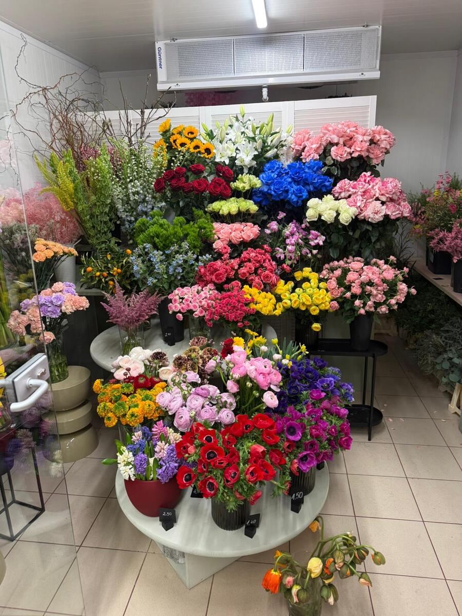 svētku ziedu kompozīcijas