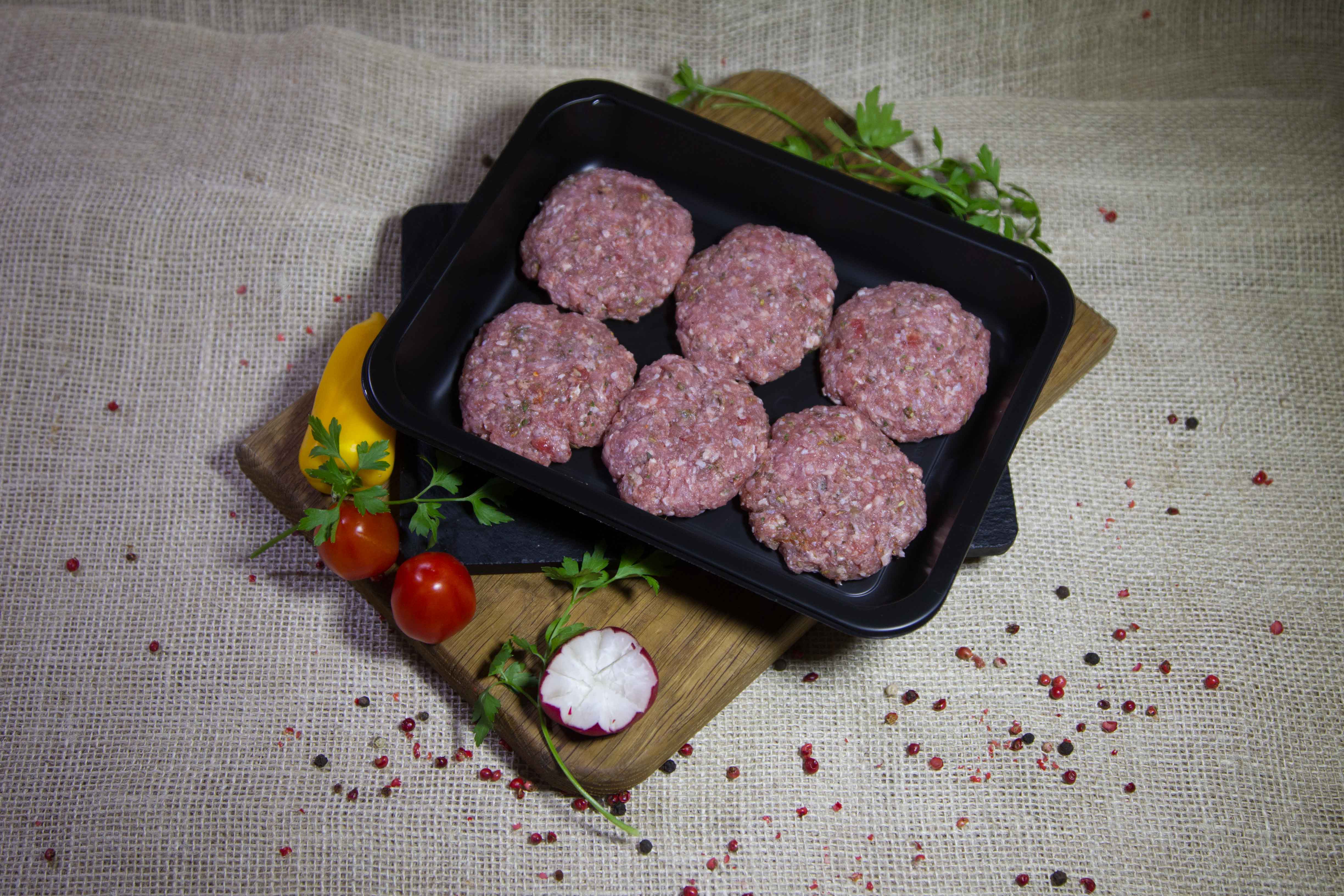 garšvielām bagātinātas maltās gaļas kotletes