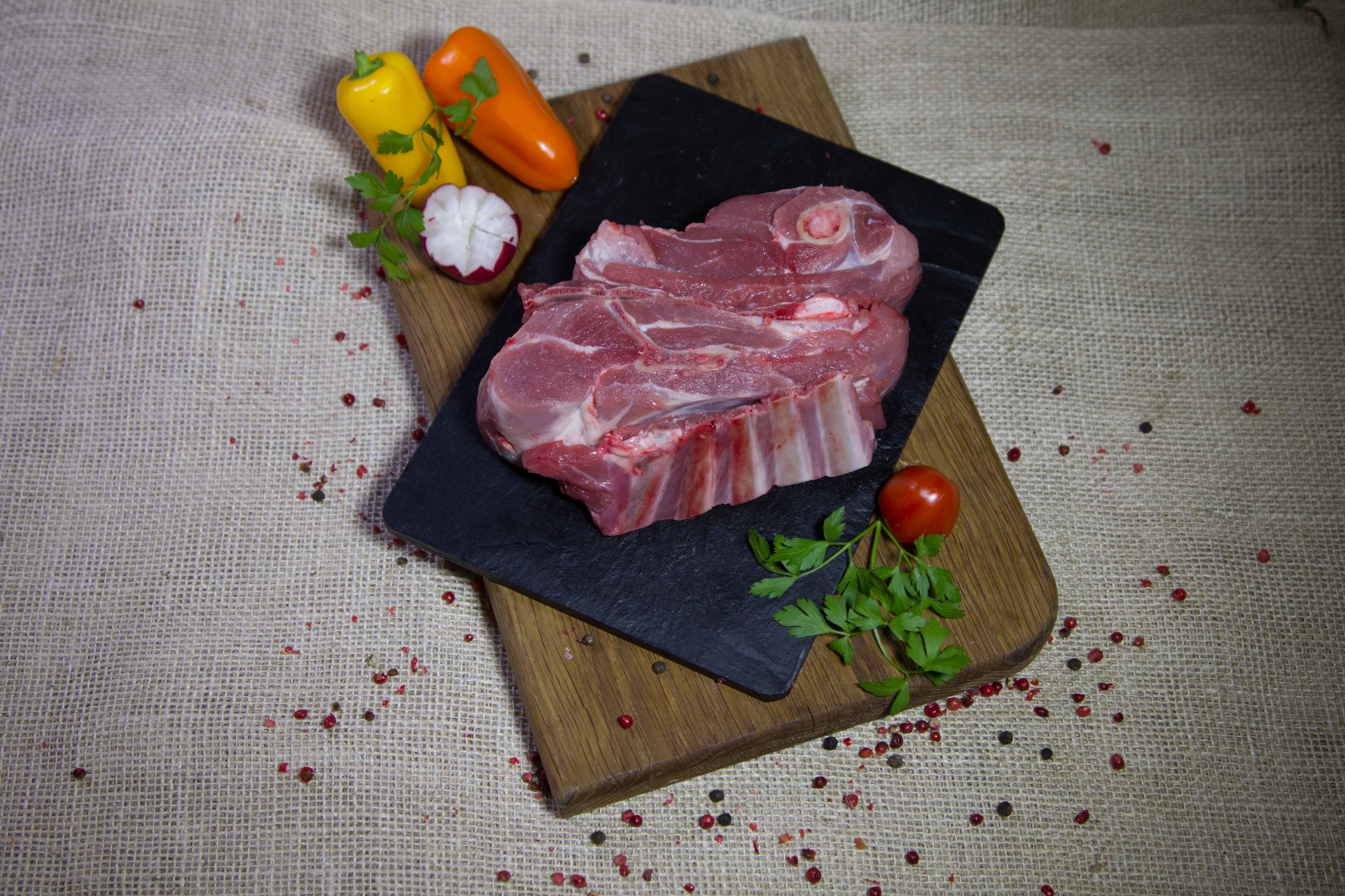 jēra karbonādes šķēles ar kaulu