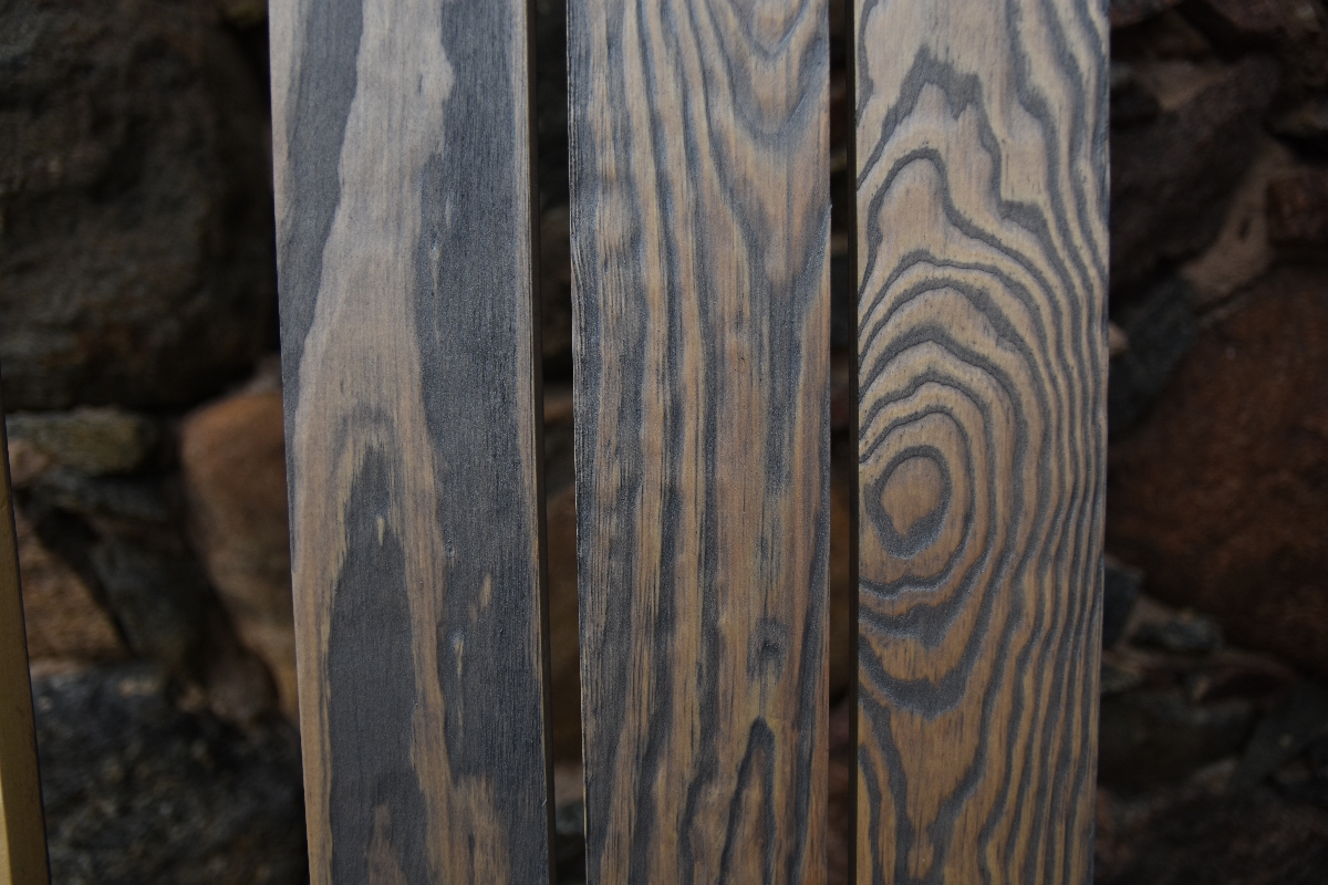 Kasīta, krāsota koksne