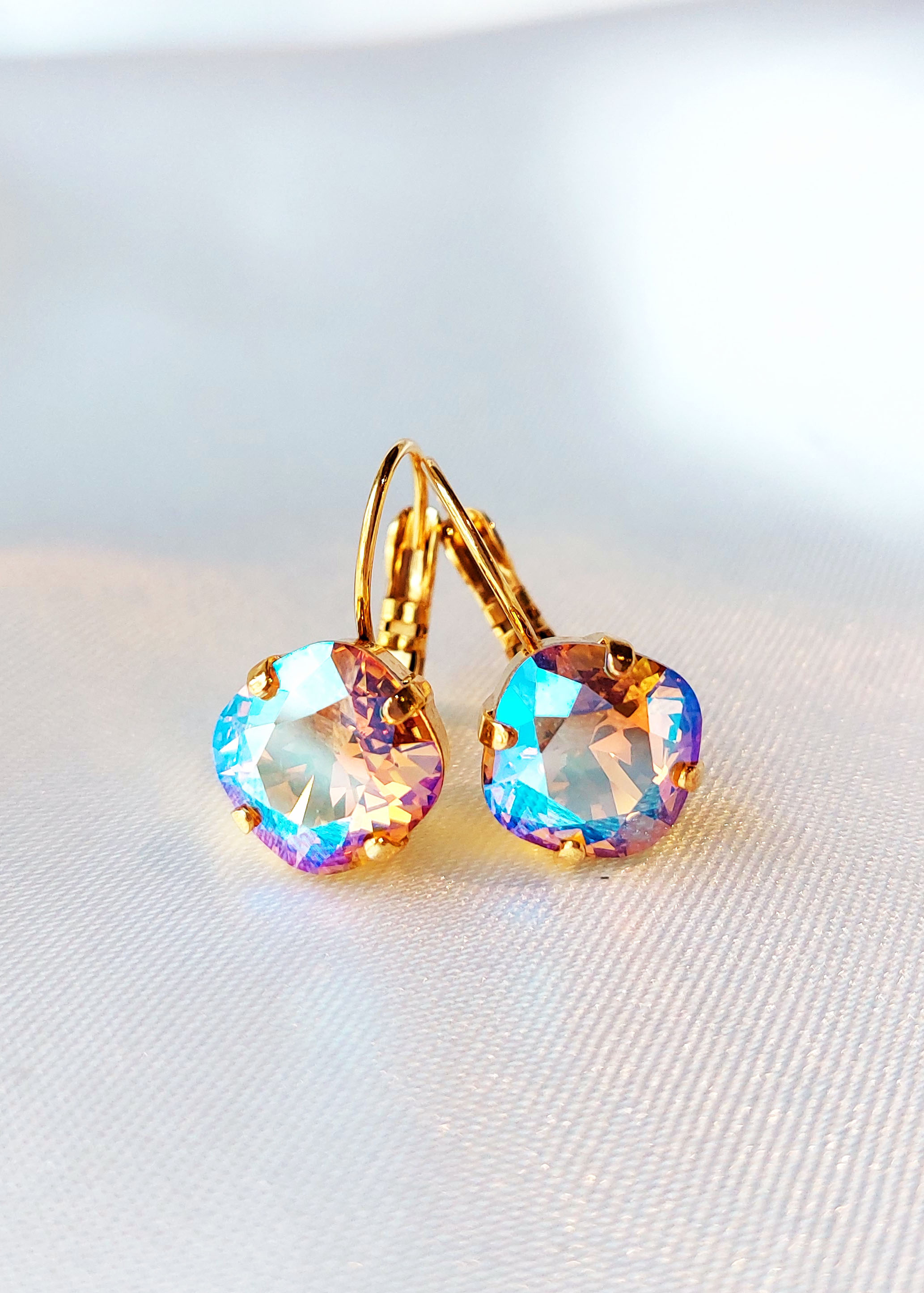 Auskari ar kristāliem.