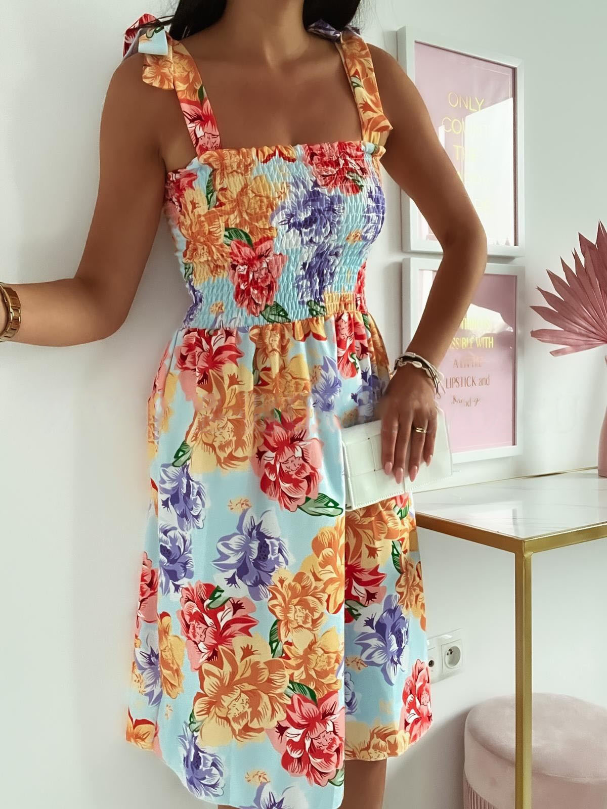 Puķaina vasaras kleita.