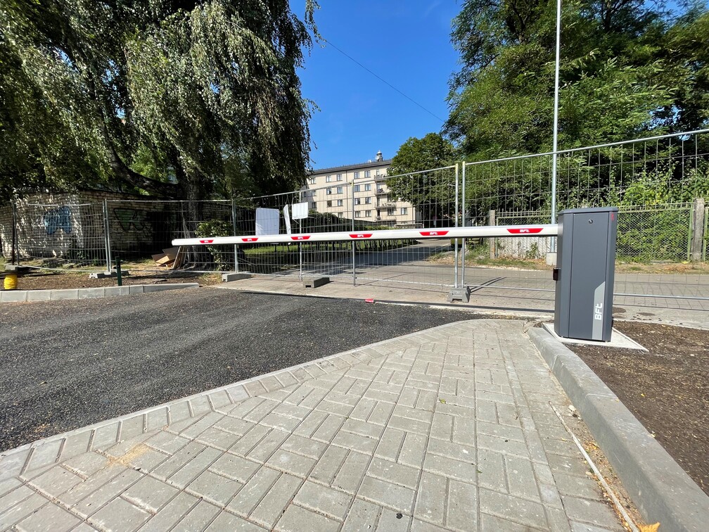 Automatiskas barjeras uzstadīšana