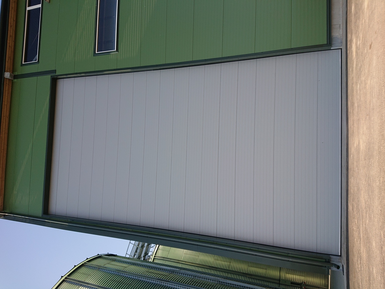 Lielizmera pacelamie vārti