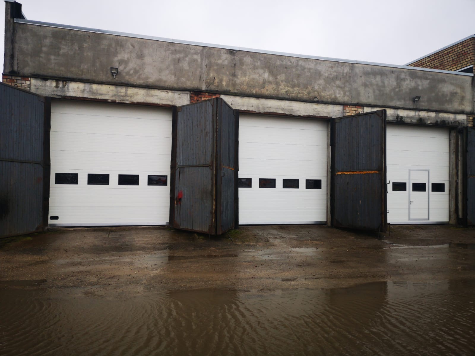 Paceļamo vārtu uzstādīsāna