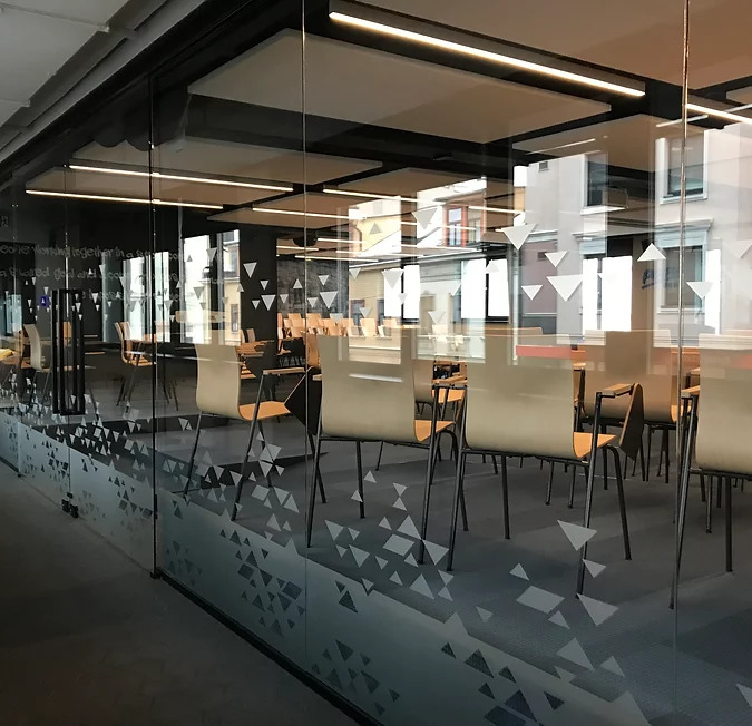 Bīdāmās stikla starpsienas