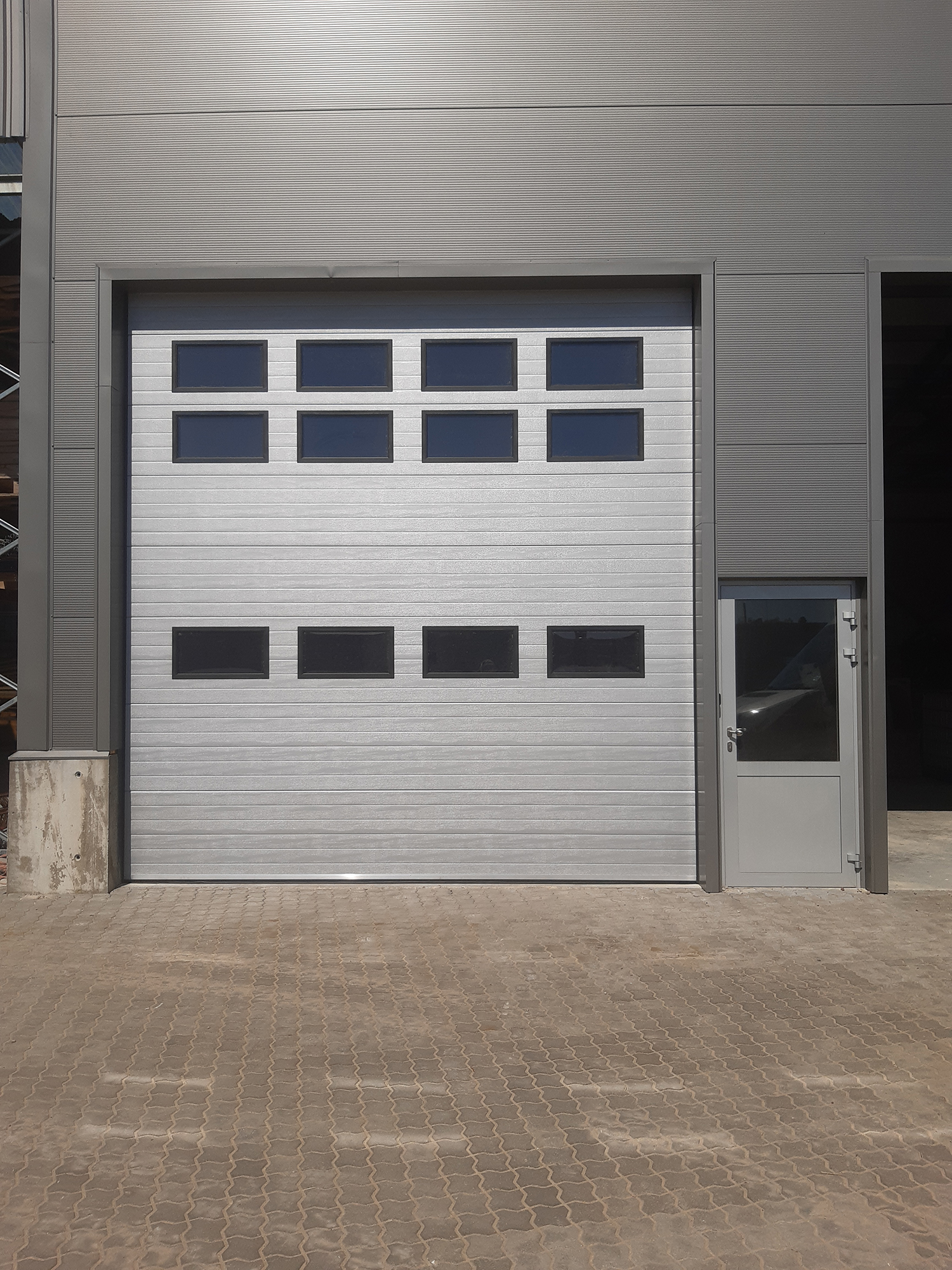 industriālie vārti