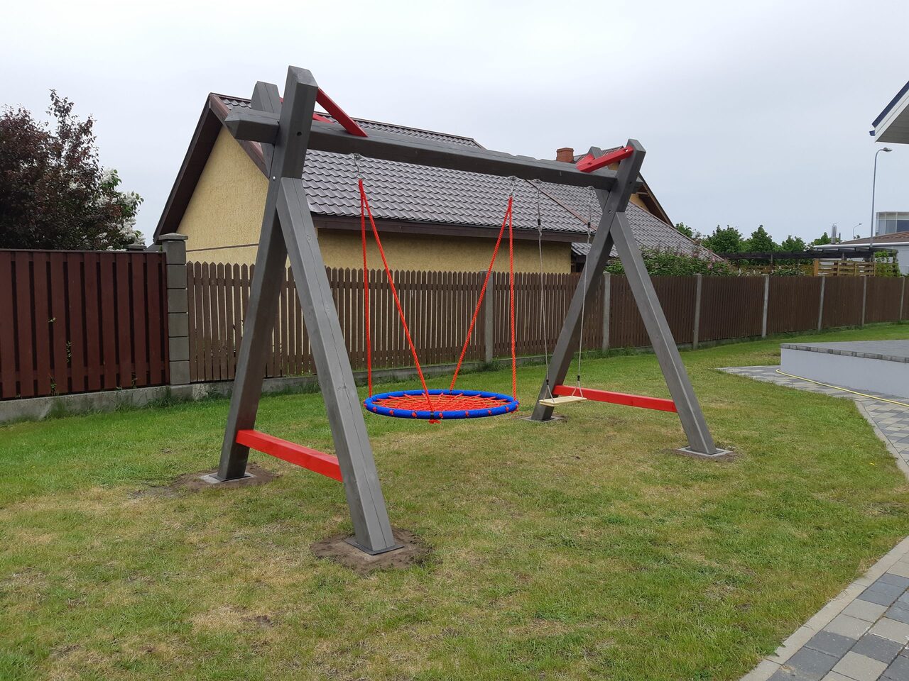 Koka mēbeles