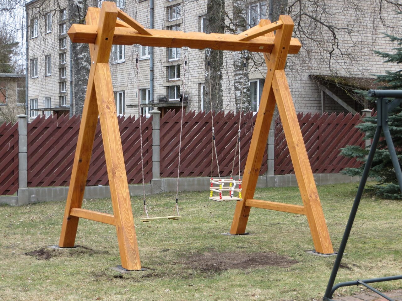 Šūpoles no koka