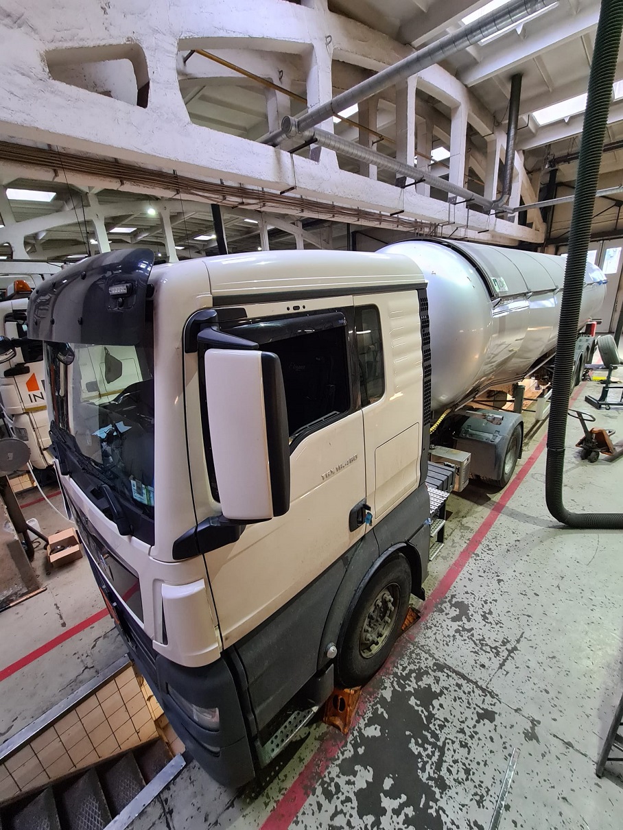 Kravas automašīnu elektriķis