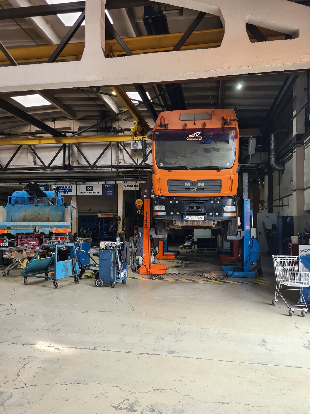 Kravas automašīnu serviss