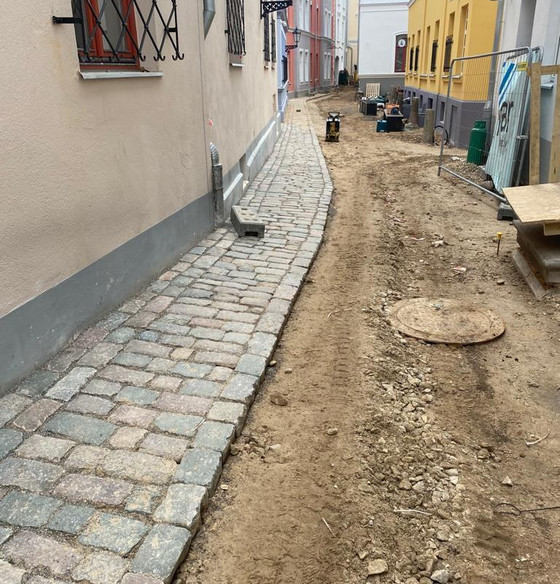 Bruģakmens ieklāšana