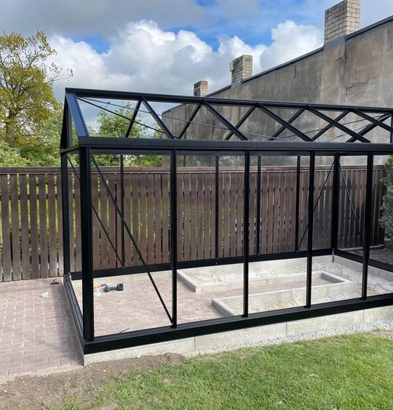 Siltumnīcu pamatu betonēšana