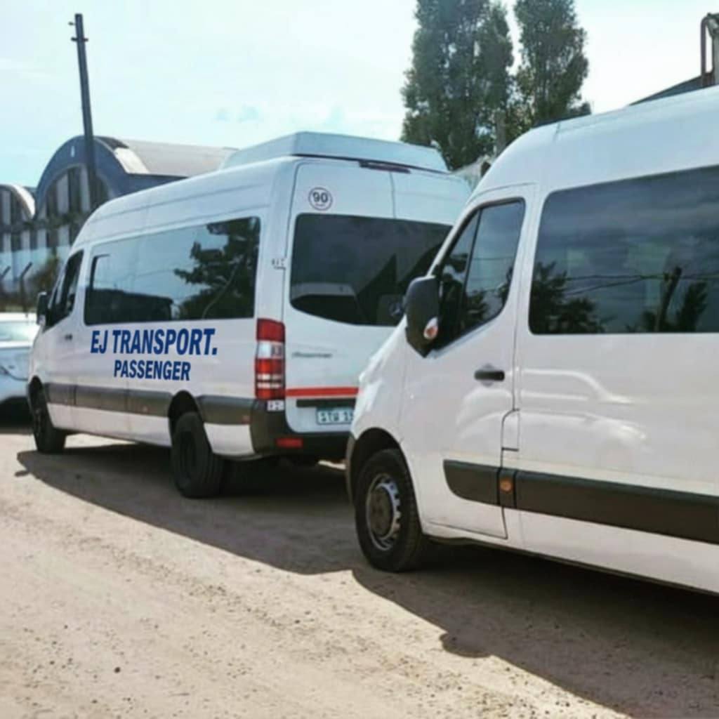 Mikroautobusu transports atpūtas vietā