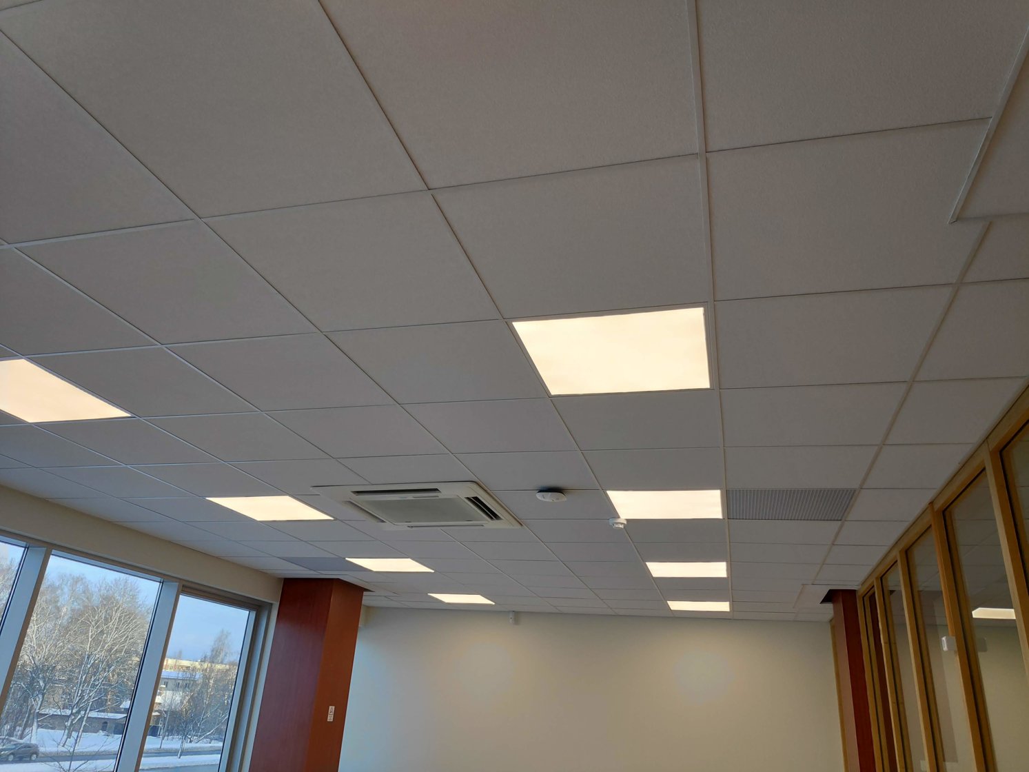 Piekaramie griesti birojam