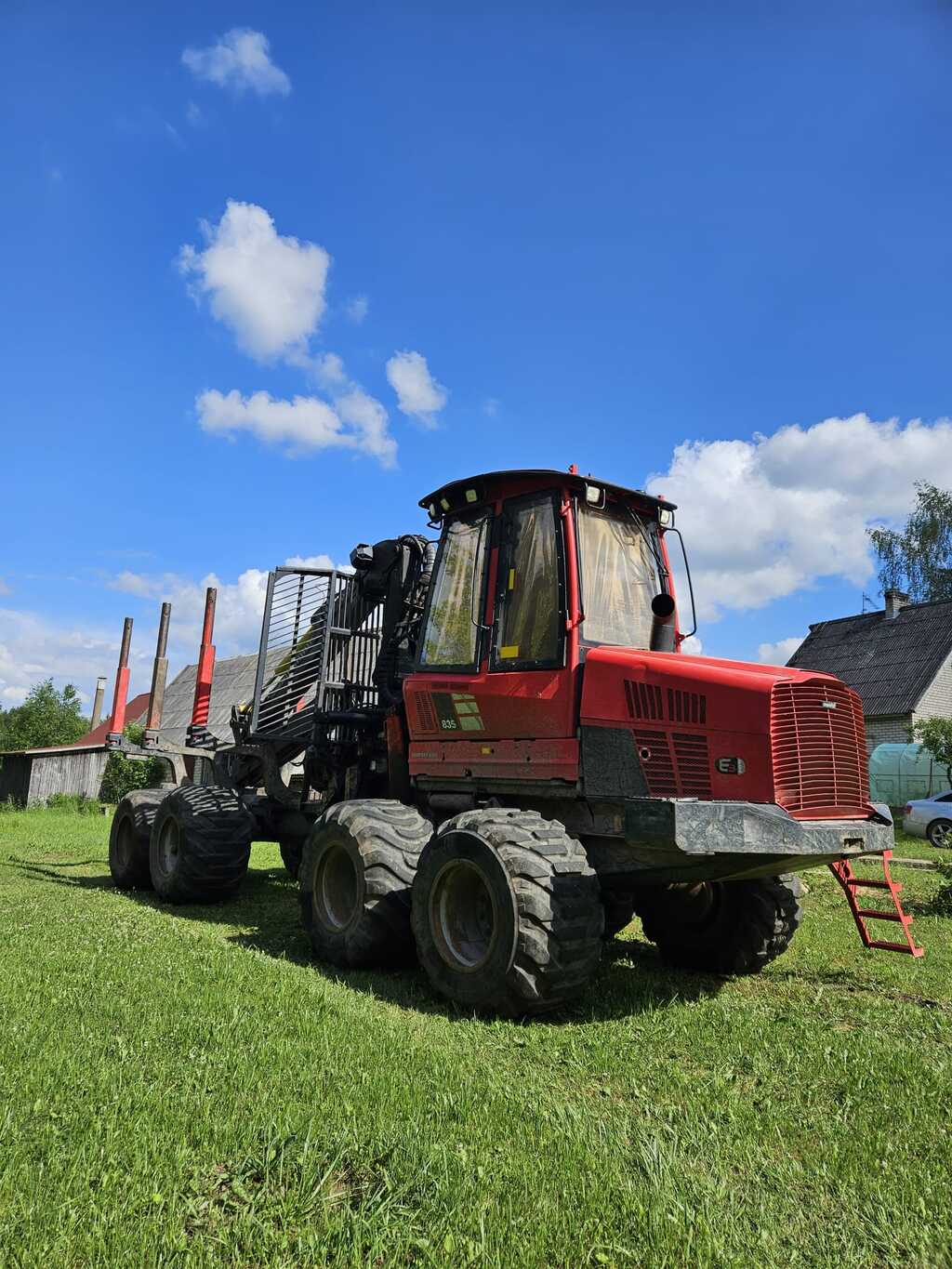 Kokmateriālu pievešana ar forvarderi - efektīva mežizstrāde Rēzeknes novadā