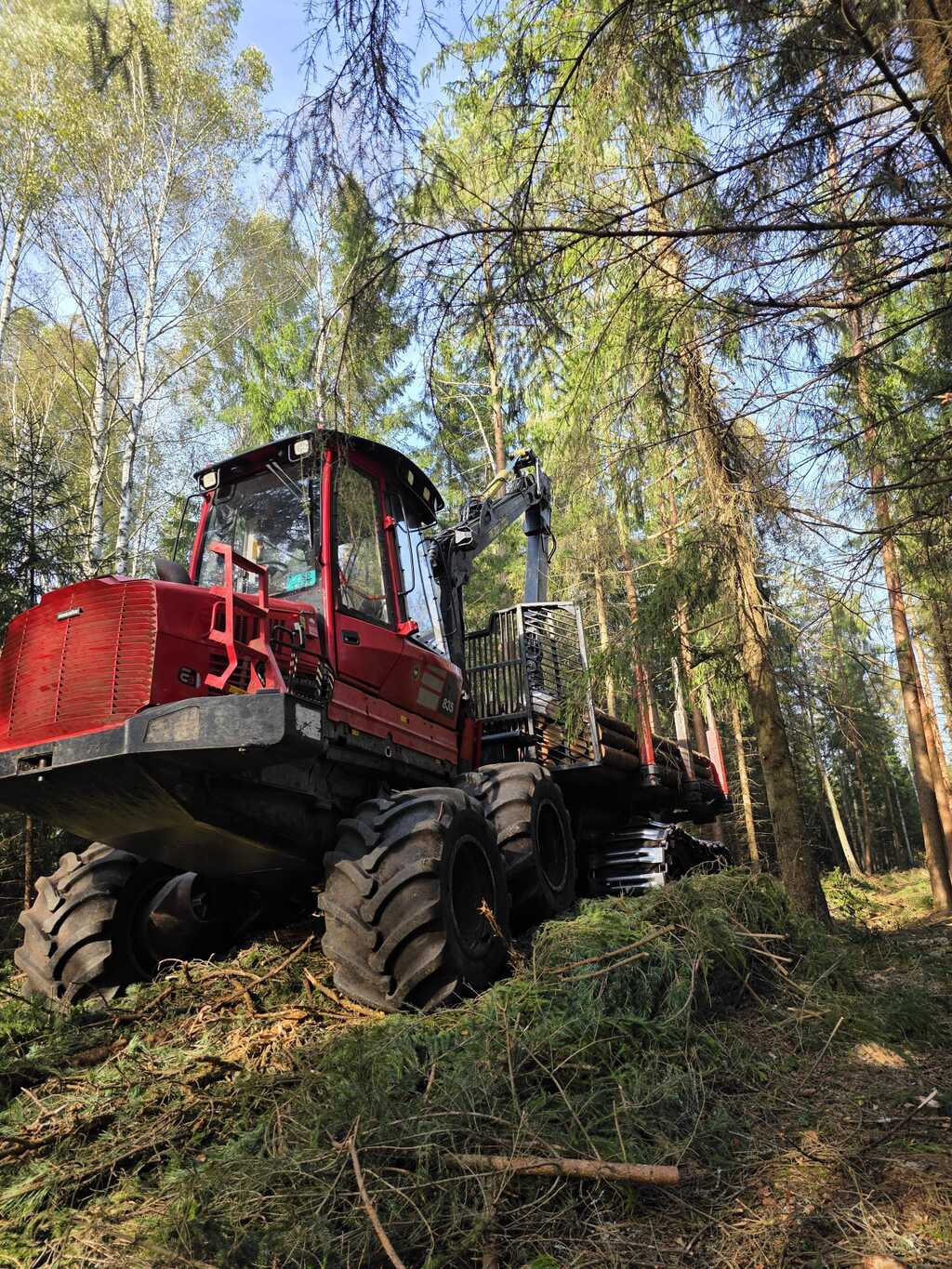 Mežizstrādes tehnika darbā - kokmateriālu savākšana un izvešana no cirsmas