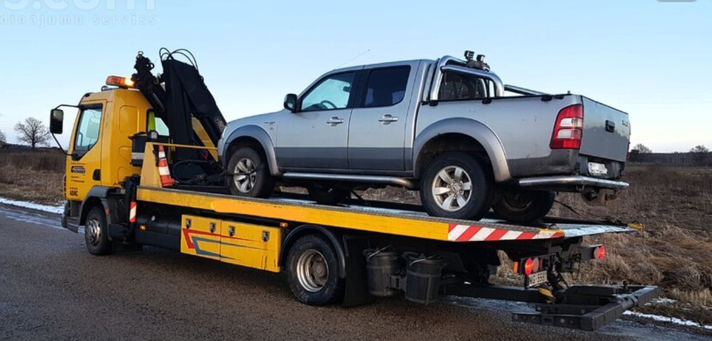Rīgas Autoevakuators piedāvā ātru un drošu evakuāciju, paceļot automašīnas, kas apstājušās vai nokļuvušas ārpus ceļa.