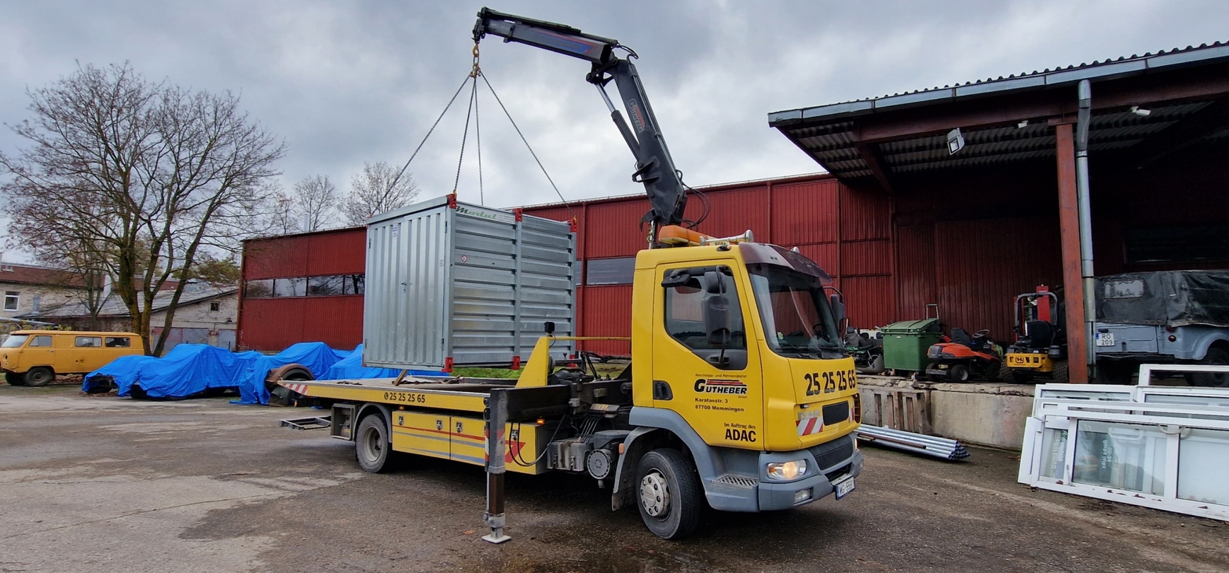 plastmasas konteinerus pārvadāšana no vietas uz citu