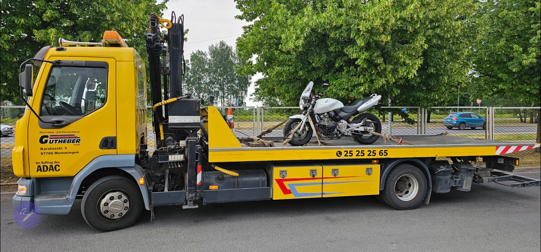 Rīgas Autoevakuators piedāvā motociklu transportēšanas pakalpojumus, nodrošinot to drošu pārvadāšanu uz nākamo galamērķi.