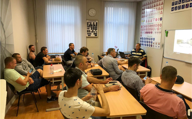 Apmācība latviešu un krievu valodā