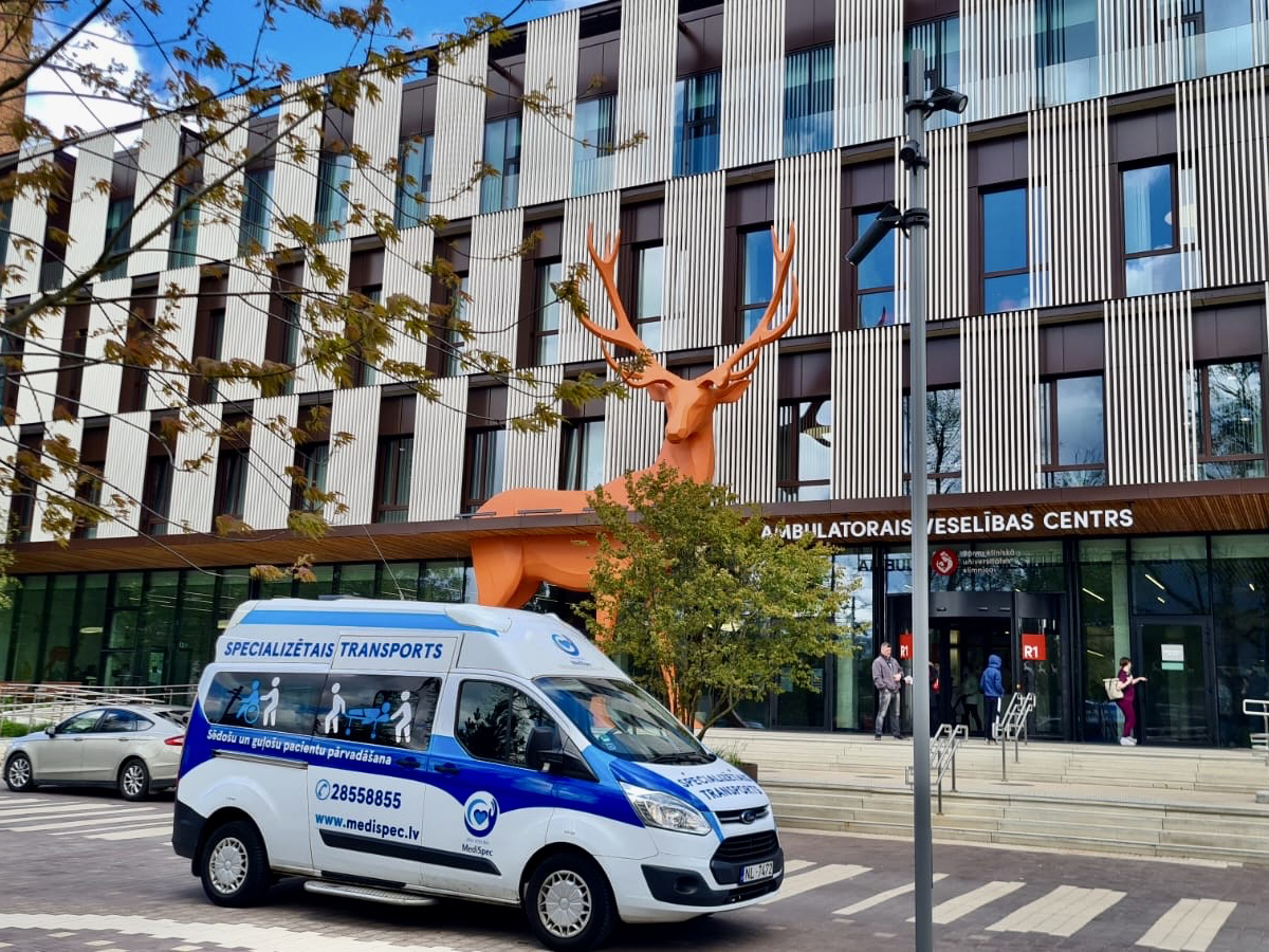 MediSpec transporta pakalpojumi nodrošina ērtu piekļuvi ambulatorajiem veselības centriem, pielāgojoties katra pacienta individuālajām vajadzībām.