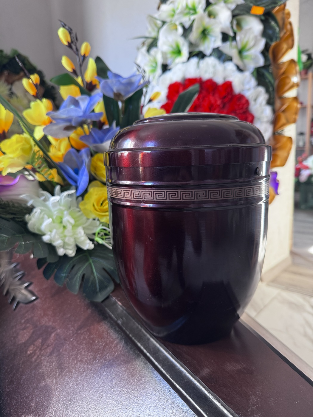 Kvalitatīvas apbedīšanas urnas