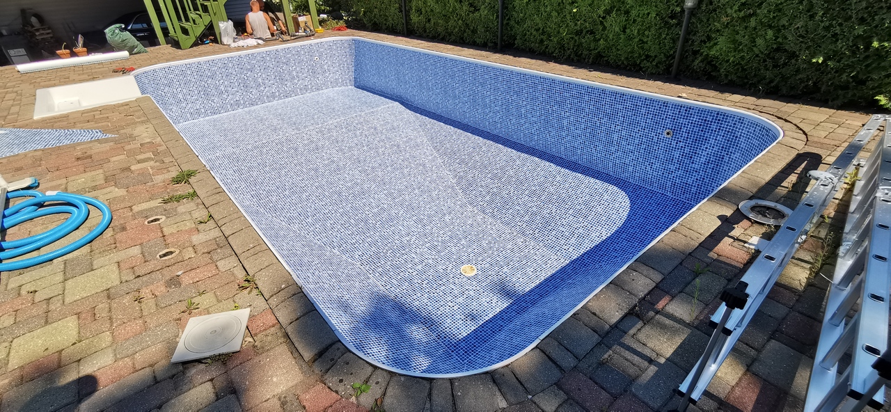 Peldbaseina veidošanas procesā