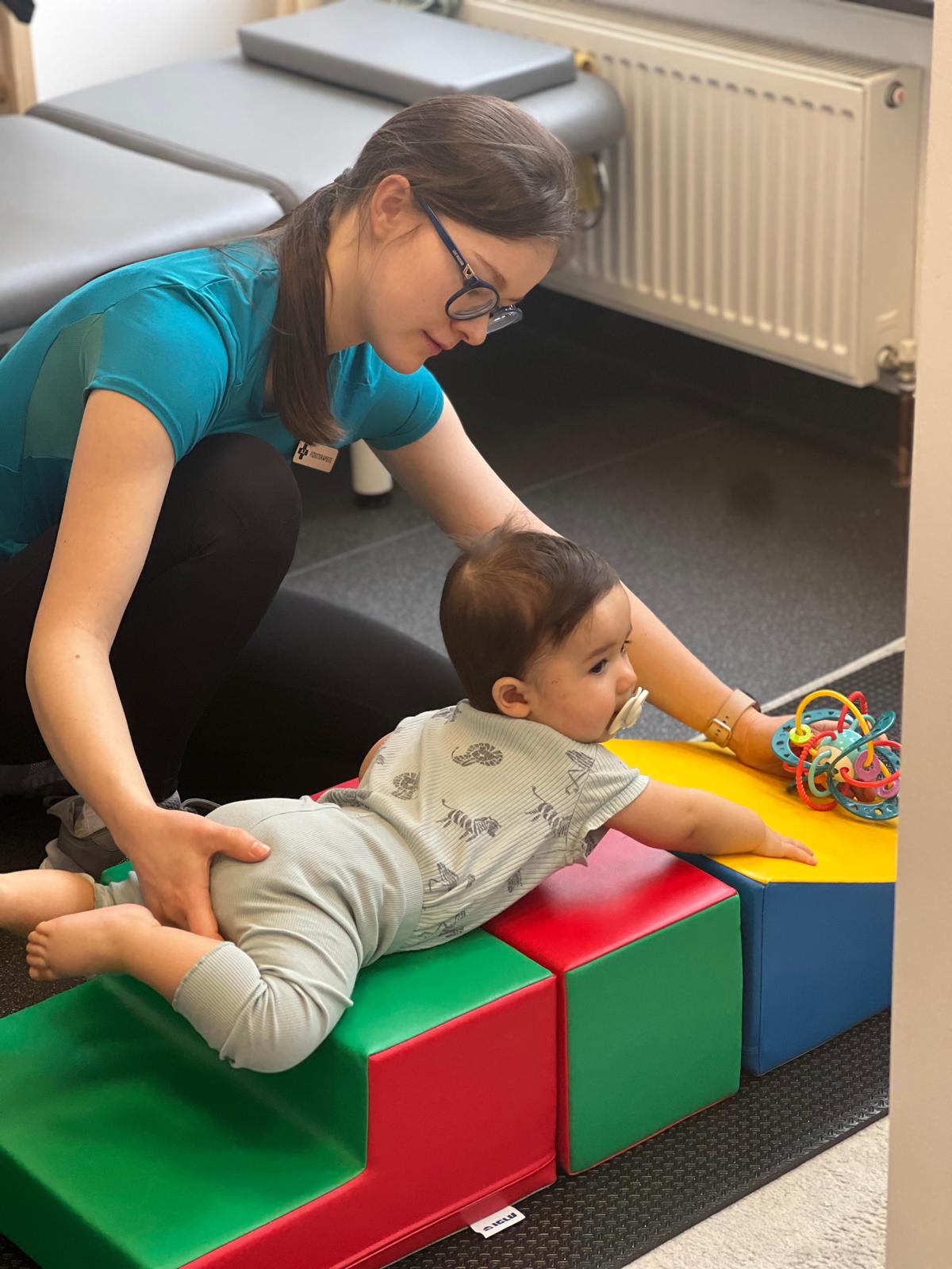 Darbs ar visu vecuma grupu pacientiem, bērniem no 3 mēnešiem līdz 18 gadiem, pieaugušajiem, senioriem. Strādā arī ar sievietēm grūtniecības un pēcdzemdību periodā.