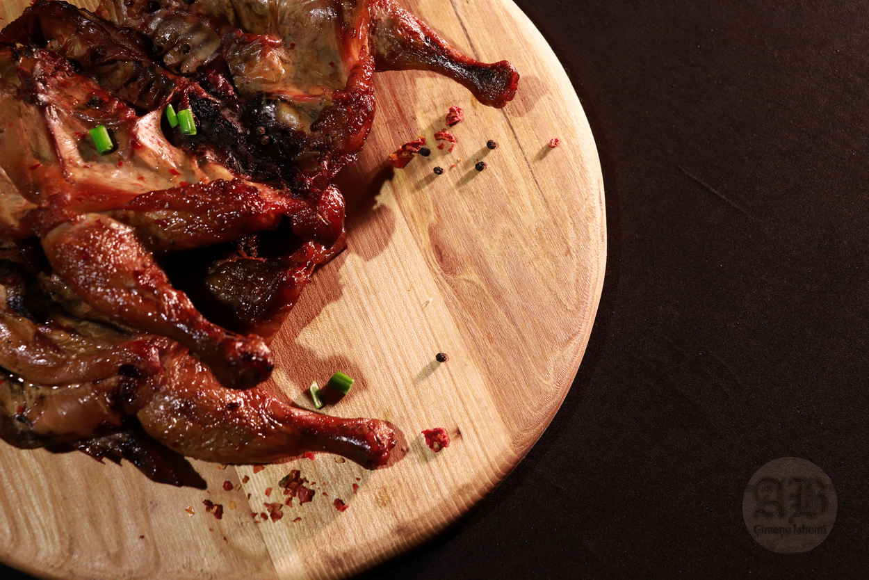 Ar alkšņa malku kūpināti Mājas kūpinājumi