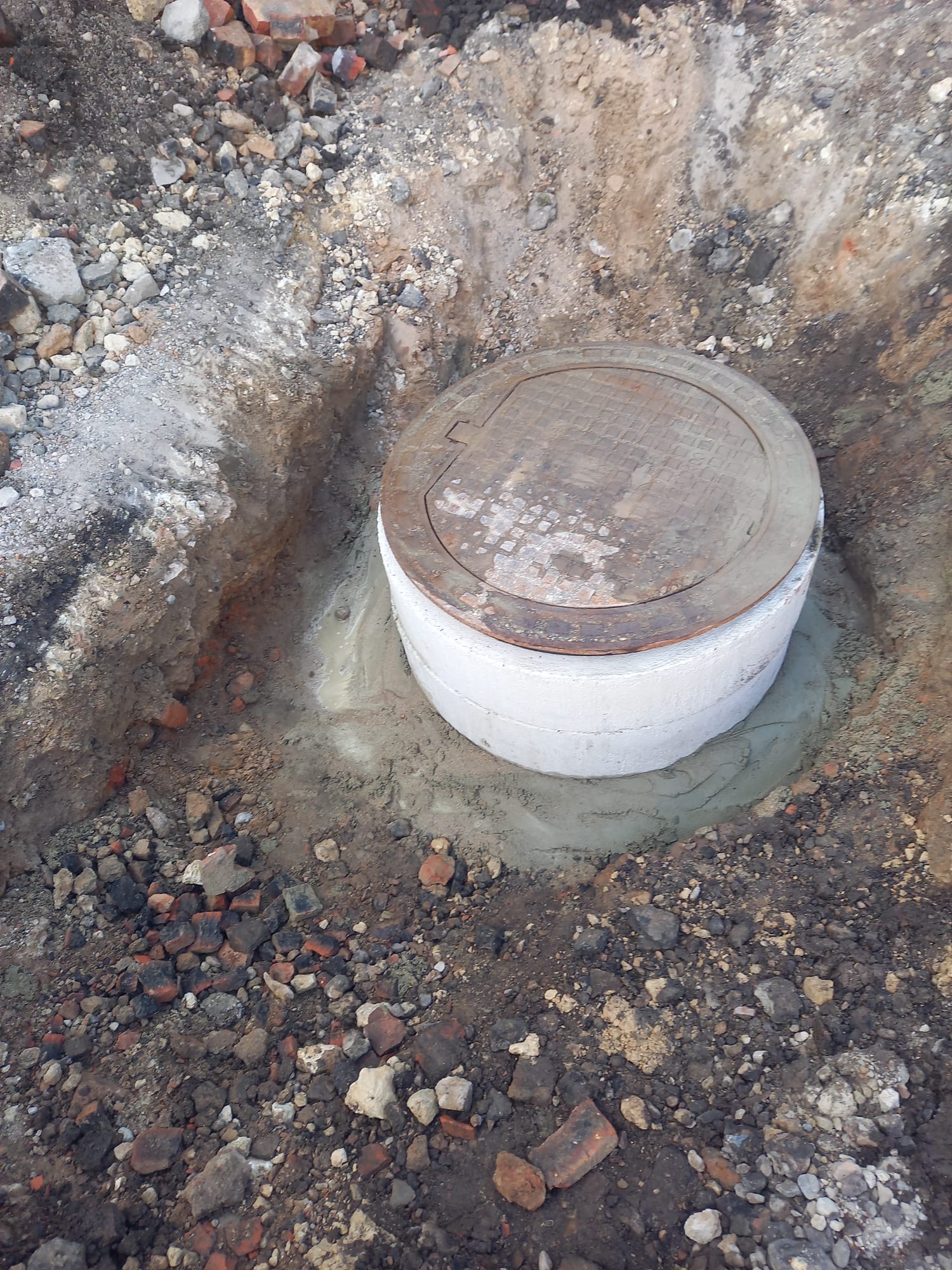 Jauna kanalizācijas aka uzstādīšana