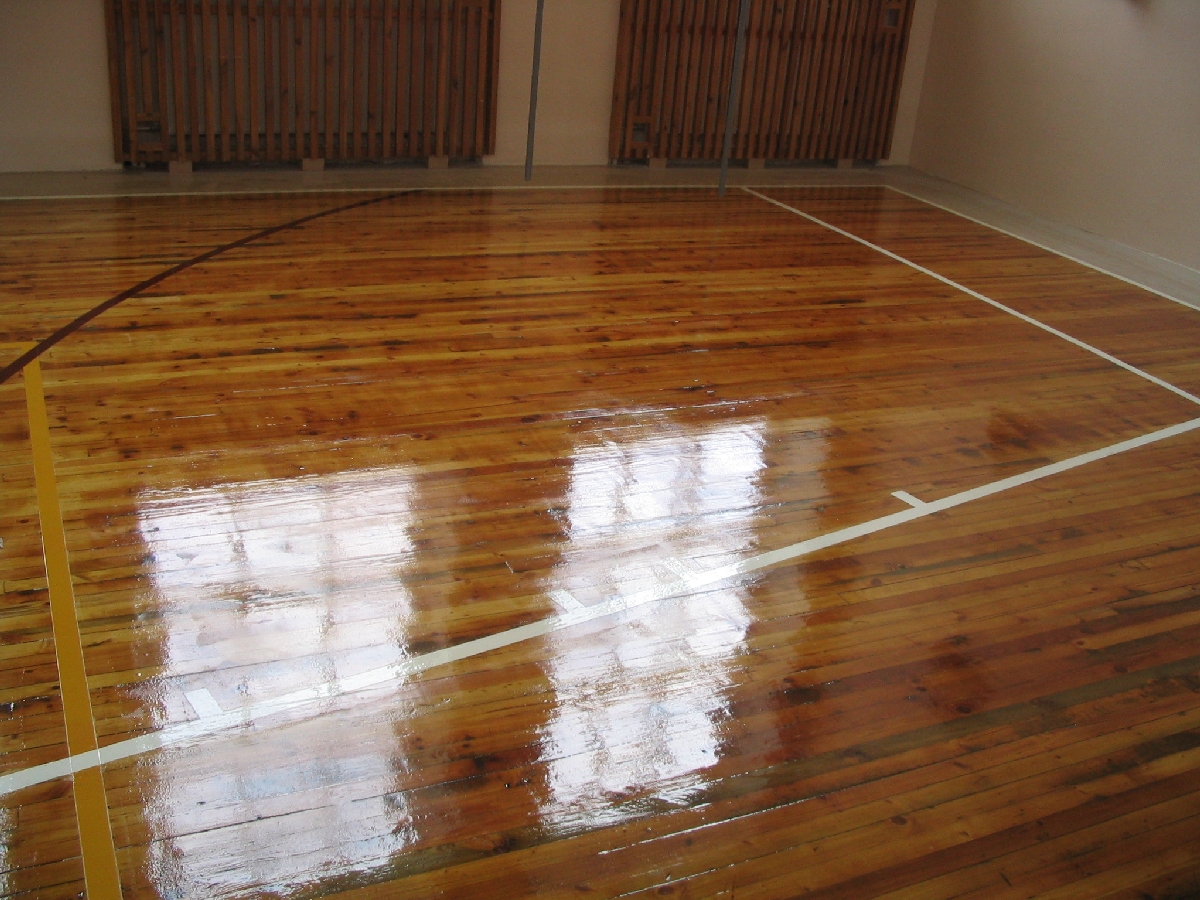 sporta zāļu grīdas remonts