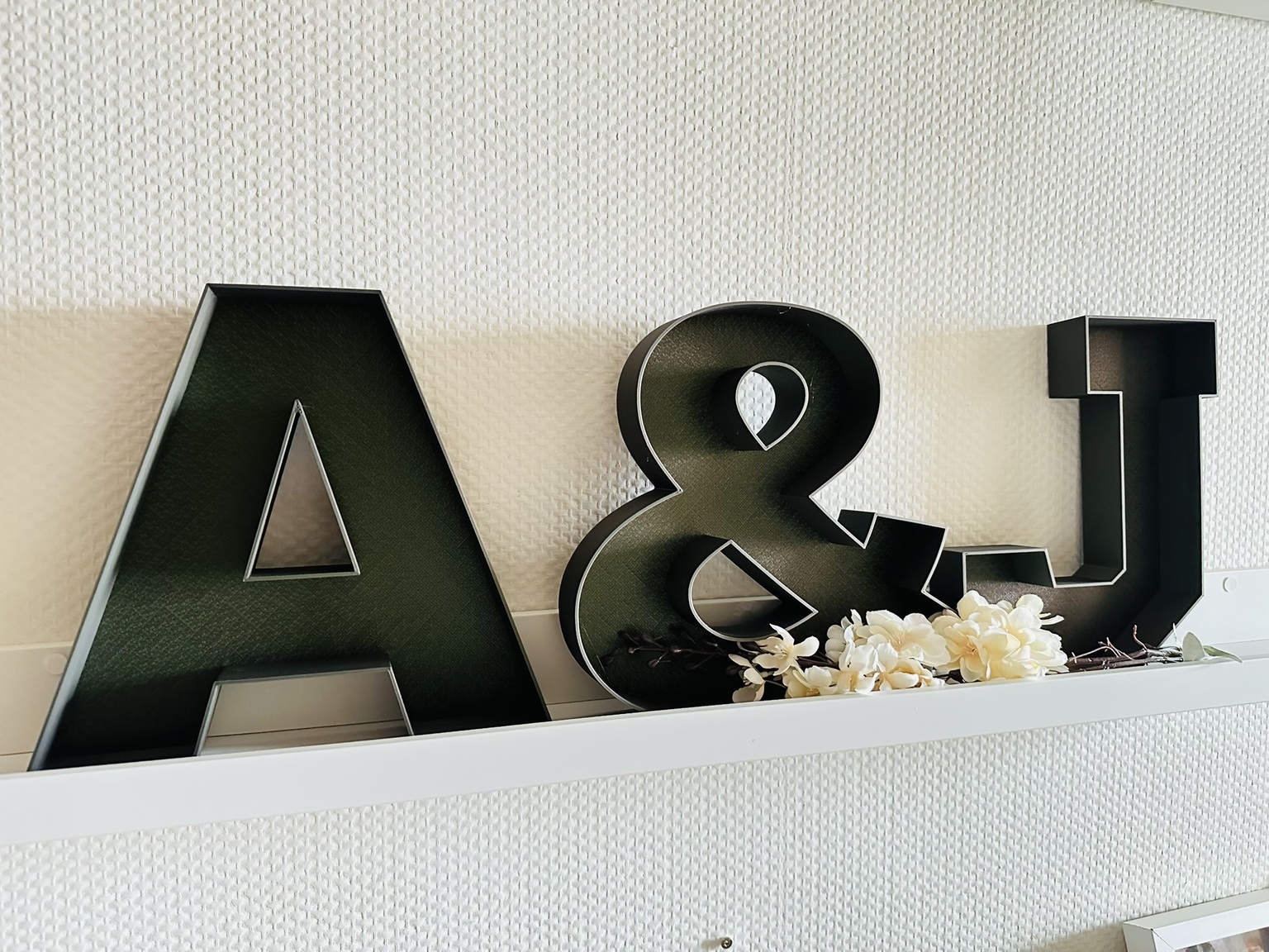 Brīvi stāvošie burti