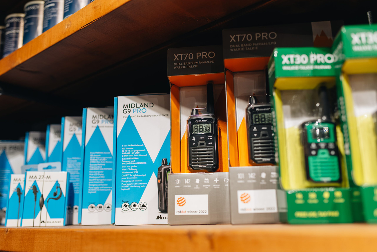 rācijas un komunikācijas ierīces