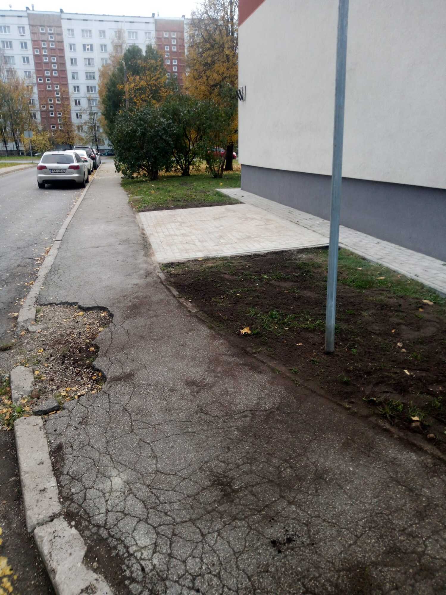 Apmaļu uzstādīšana un bruģa ieklāšana