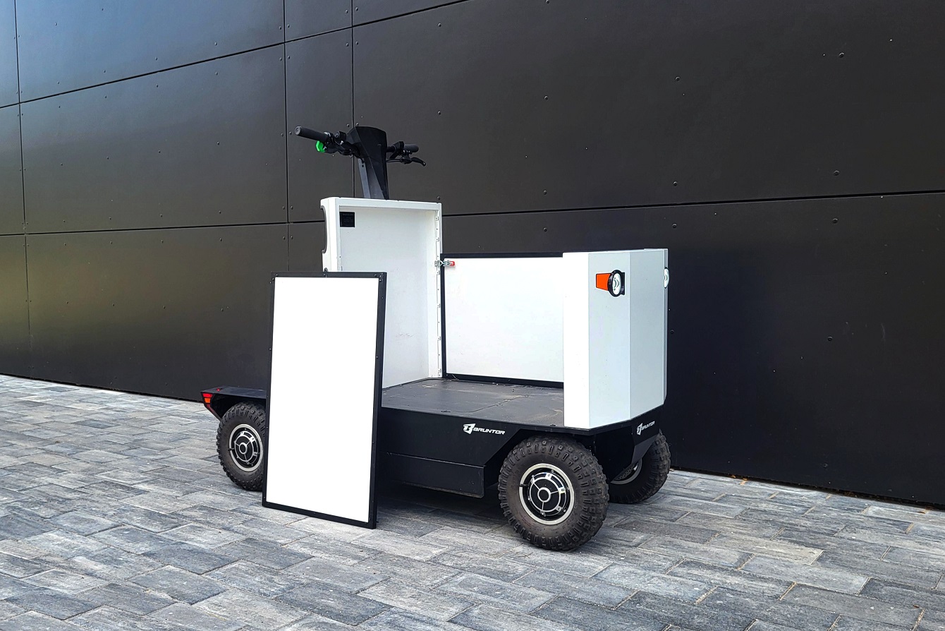 Ar atvērtu kravas nodalījumu