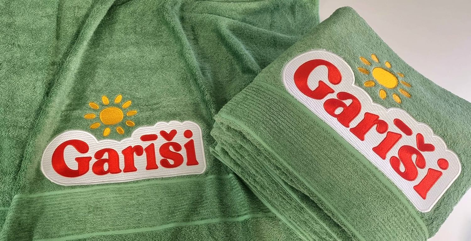 Dvielis ar uzņēmuma logo