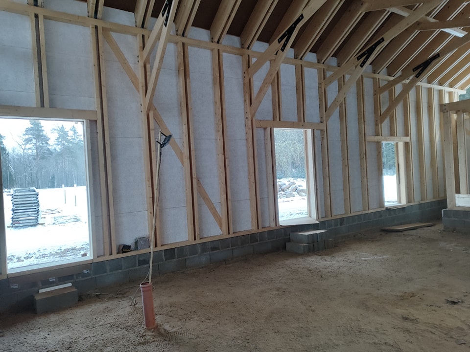 Koka karkasa mājas būvniecības process